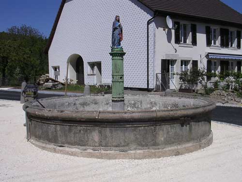 Sablage sur une fontaine ancienne